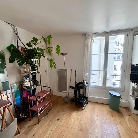 Apartment Cosy, Canal Saint-martin *